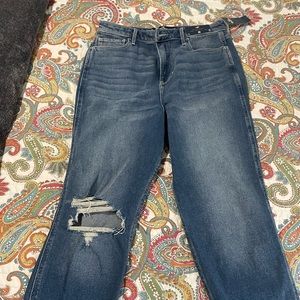 Hollister ultra high rise moms jeans NWT size 28/7S